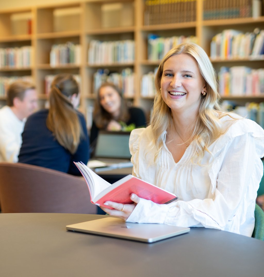 Forside_Studentmiljø_Kalfaret_2025_DSC3175